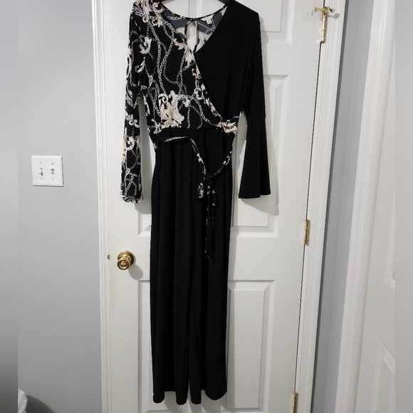 Cato Pants - NWOT: Women's Stretchy Pull-On Jumpsuit - Medium